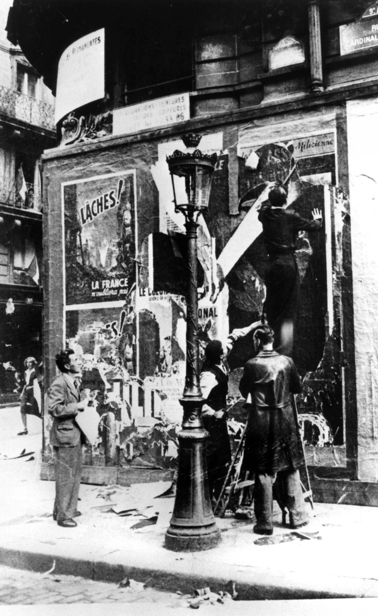 Billboard s muži vylepování propagandistických plakátů, Paříž, druhá světová válka, 1939-1945 od Unbekannt