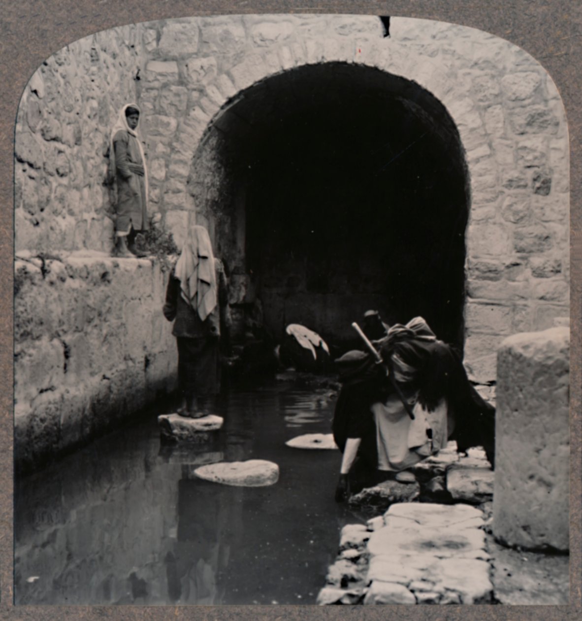 Slepí muži mytí očí v jezírku Siloam, c1900 od Unbekannt