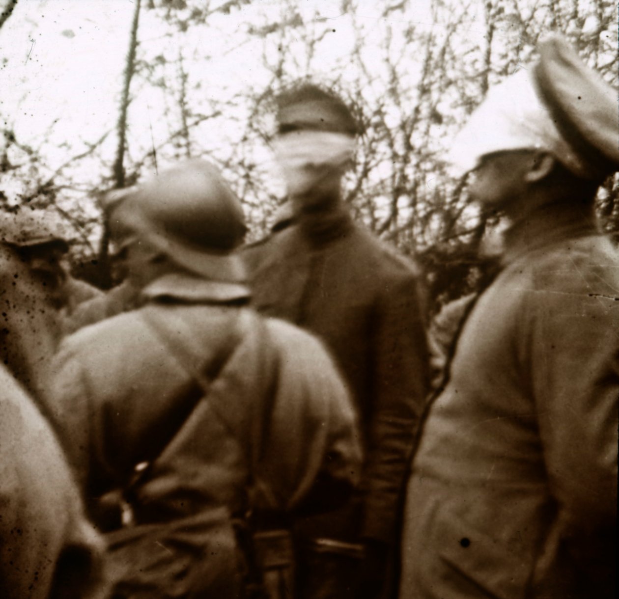 Vojáci se zavázanýma očima, listopad 1918 od Unbekannt
