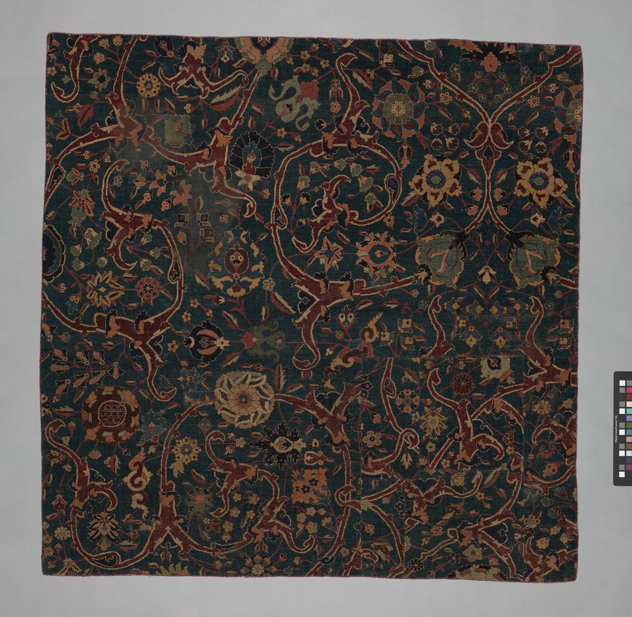Fragment modrého koberce s rolující květinovou révou, Írán, 17. století. od Unbekannt