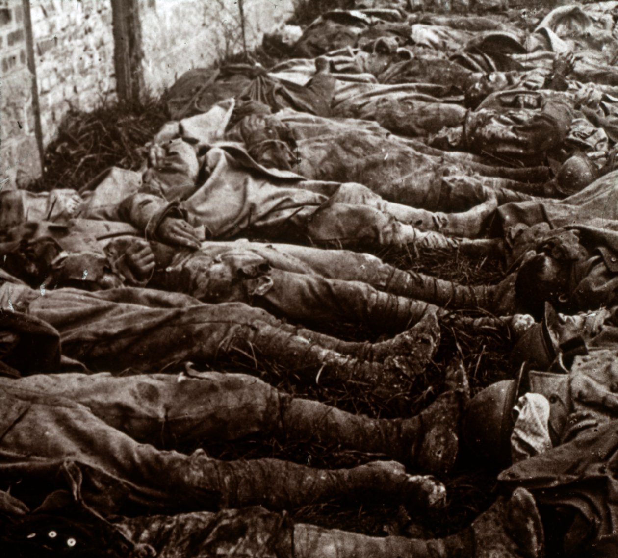 Těla po útoku, c1914-c1918 od Unbekannt