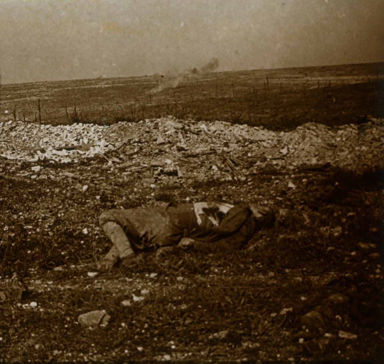 Tělo s palbou v dálce, c1914-c1918 od Unbekannt