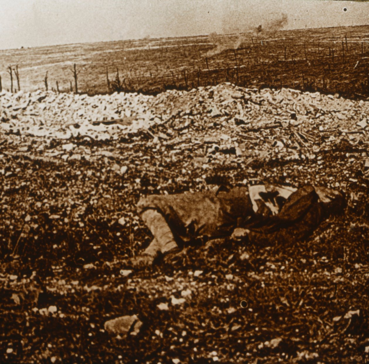 Tělo s palbou v dálce, c1914-c1918 od Unbekannt