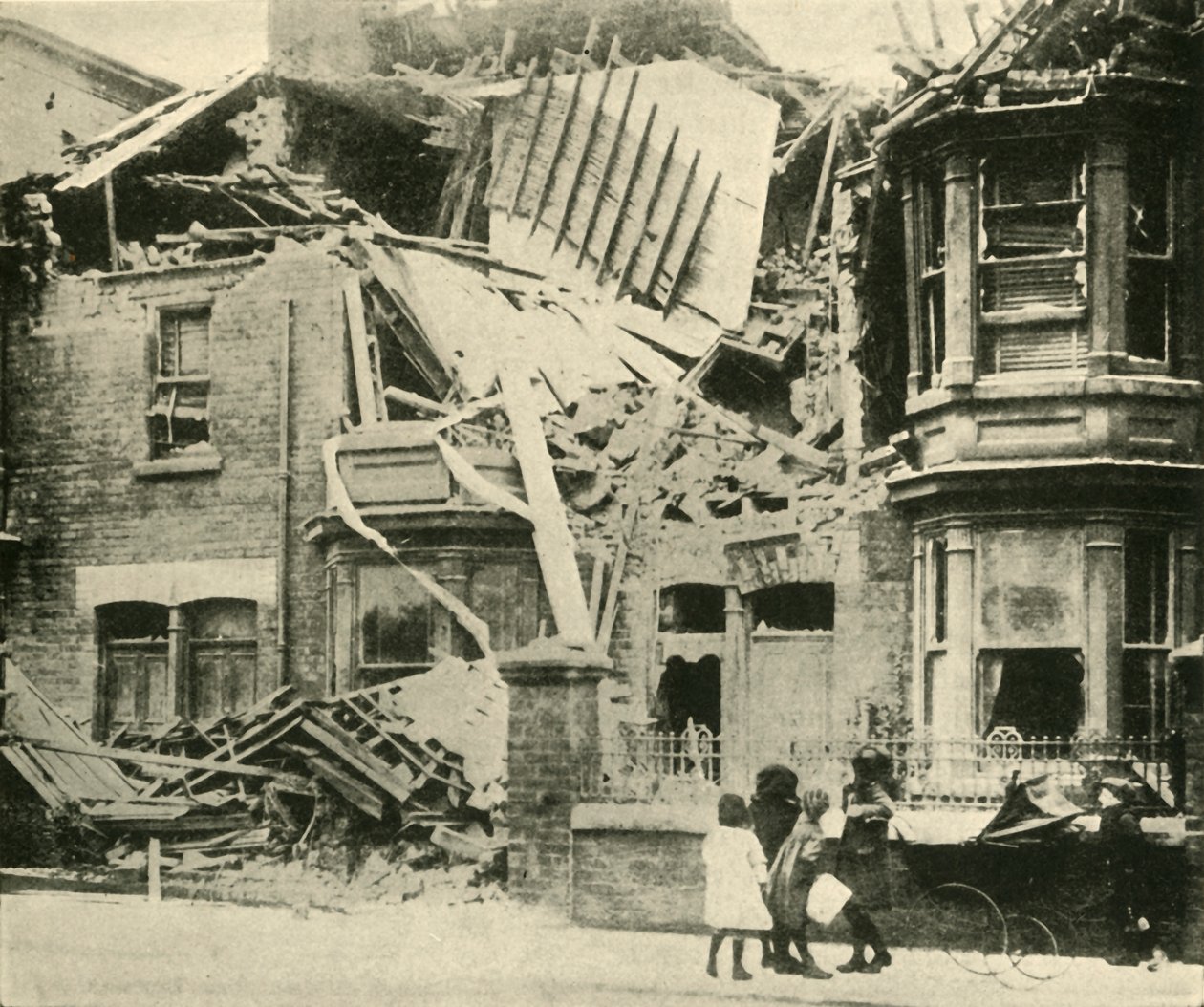 Domy poškozené bombou, Hartlepool, první světová válka, prosinec 1914, c1920. od Unbekannt