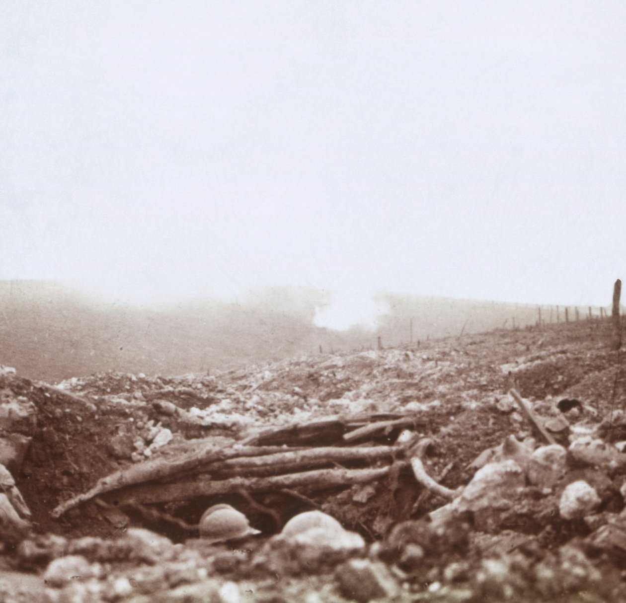 Bombardování, Le Mort Homme, Mrtvý muž, severní Francie, c1914-c1918. od Unbekannt