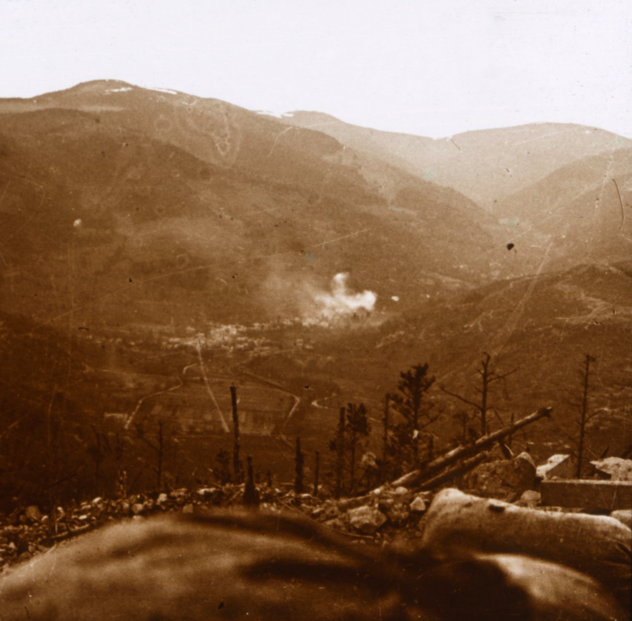 Bombardování, Metzeral, severní Francie, c1914-c1918 od Unbekannt