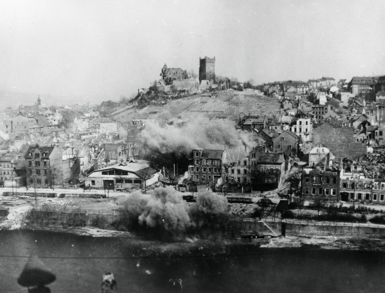 Bombardování Bingenu, Německo, březen 1945 od Unbekannt