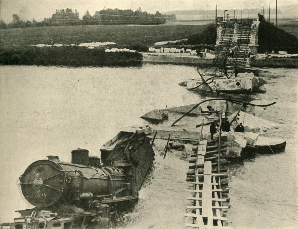 Bombardovaný most a vykolejený vlak, severní Francie, první světová válka, 1914, c1920. od Unbekannt