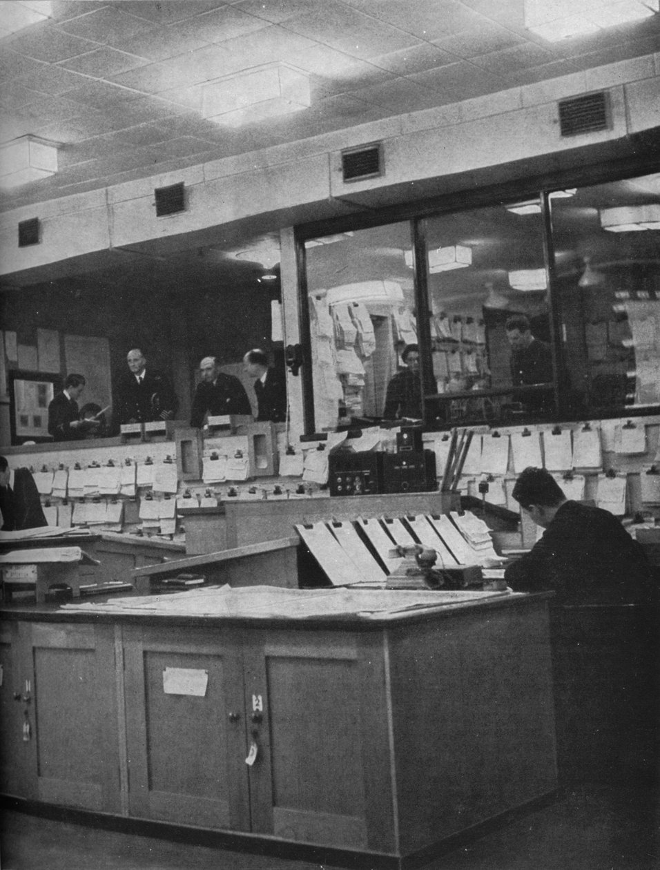 Důstojníci britského námořnictva a letectva pracující v Area Combined Headquarters, c1940 1943 od Unbekannt