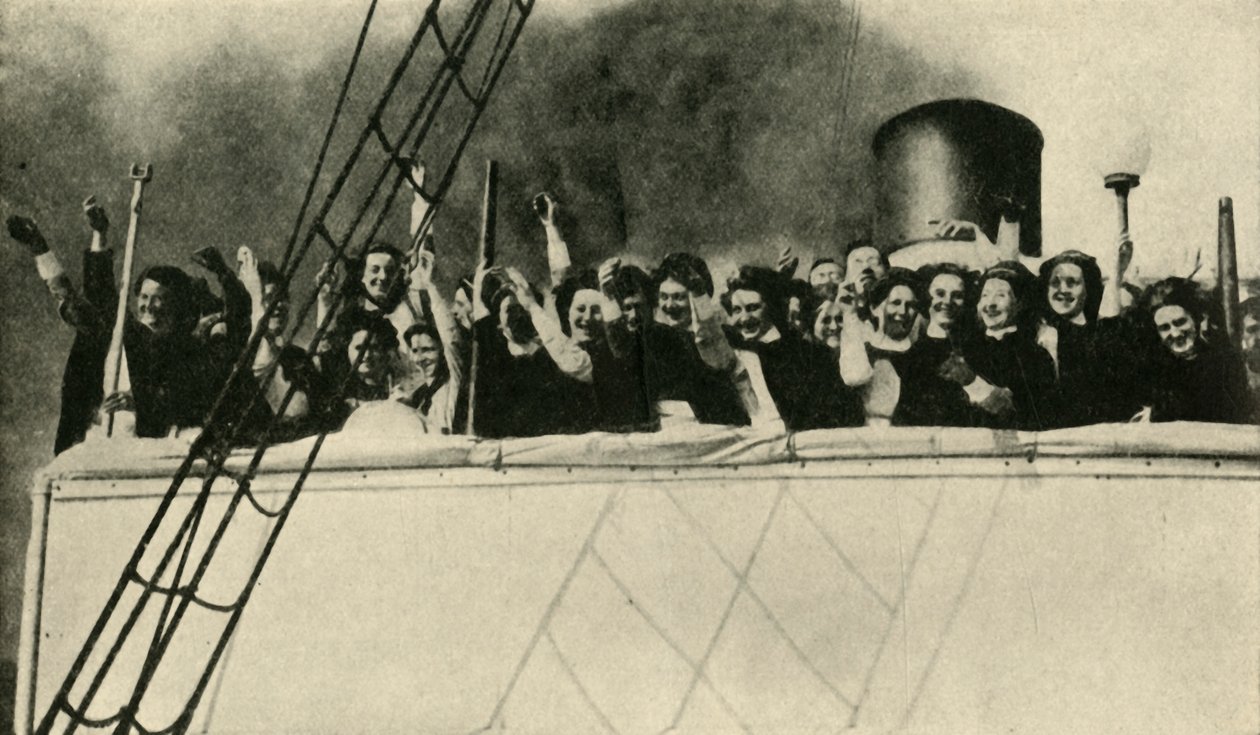 Britské sestry Červeného kříže na cestě na frontu, první světová válka, 1914, c1920. od Unbekannt