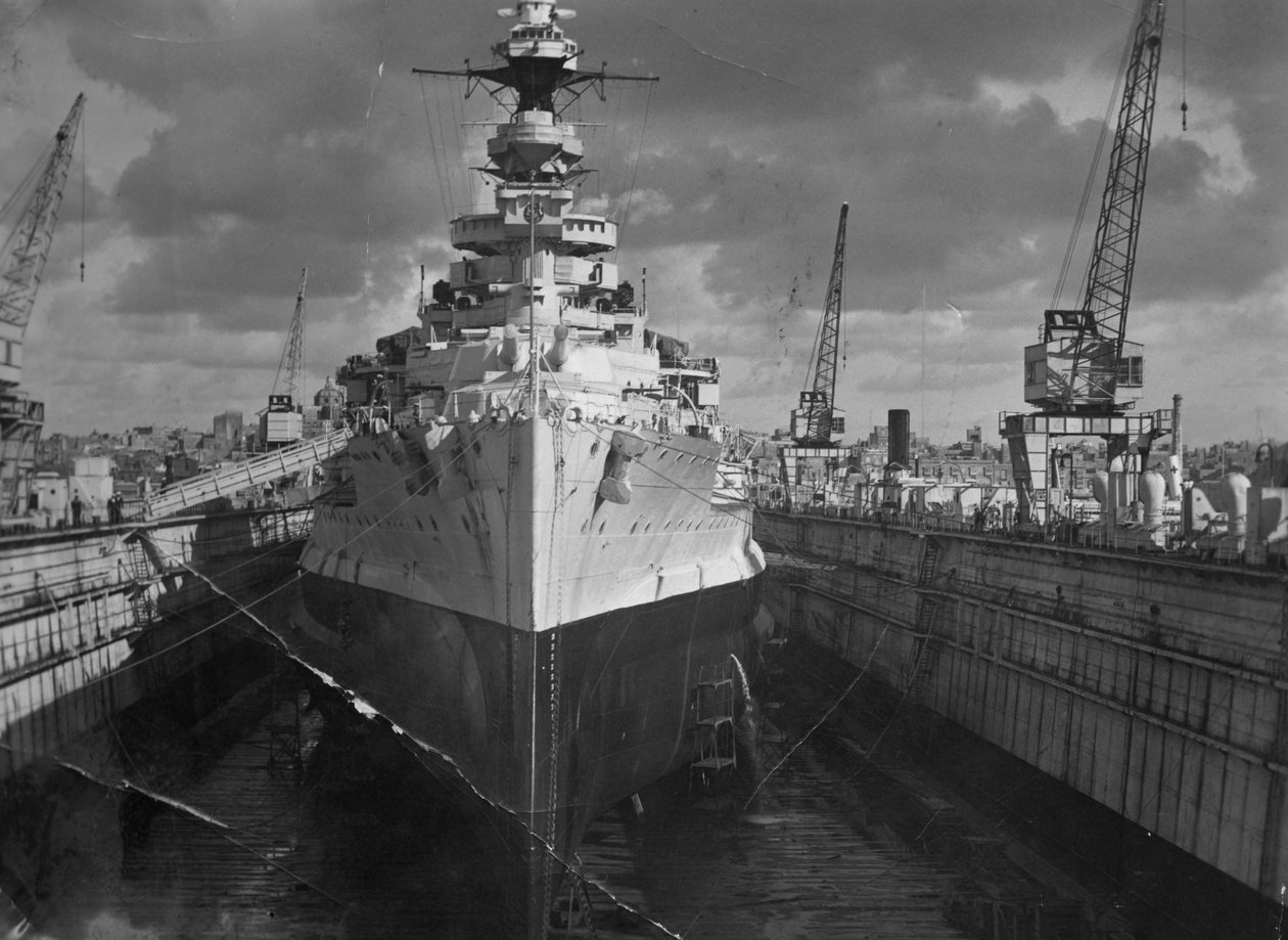 Britská bitevní loď HMS Malaya v plovoucím doku, Malta, c1937 od Unbekannt