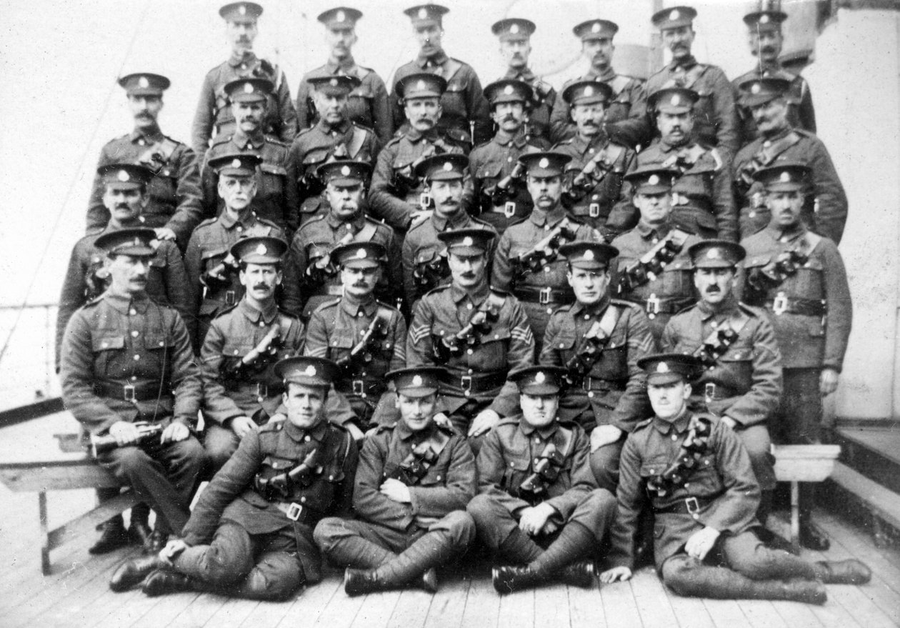 Britští vojáci na vězeňské lodi Royal Edward kotvící těsně u Southendu, listopad 1914 od Unbekannt