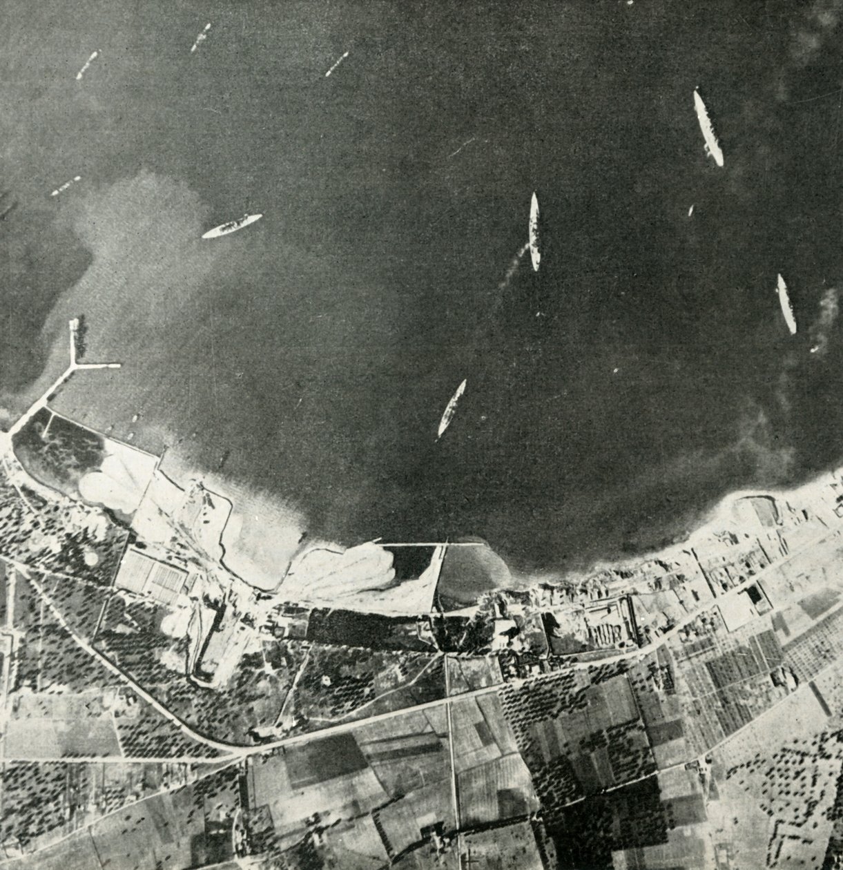 Britské válečné lodě u maltského pobřeží, druhá světová válka, 1940-1942 1944. od Unbekannt
