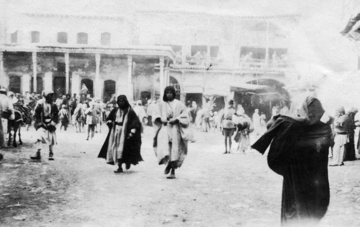 Rušné náměstí v Mosulu, Mezopotámie, 1918 od Unbekannt