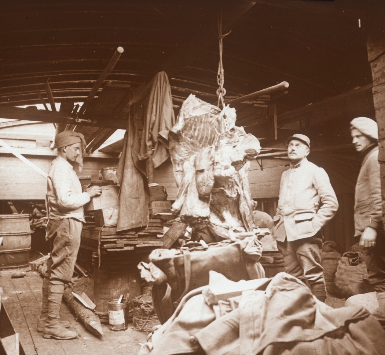 Řezníci na člunu, Somme, severní Francie, c1914-c1918 od Unbekannt