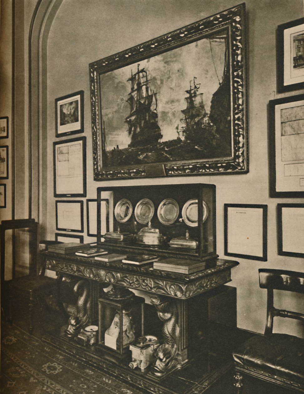 Kabinet Nelsonových relikvií v Lloyds Committee Room, c1935. od Unbekannt