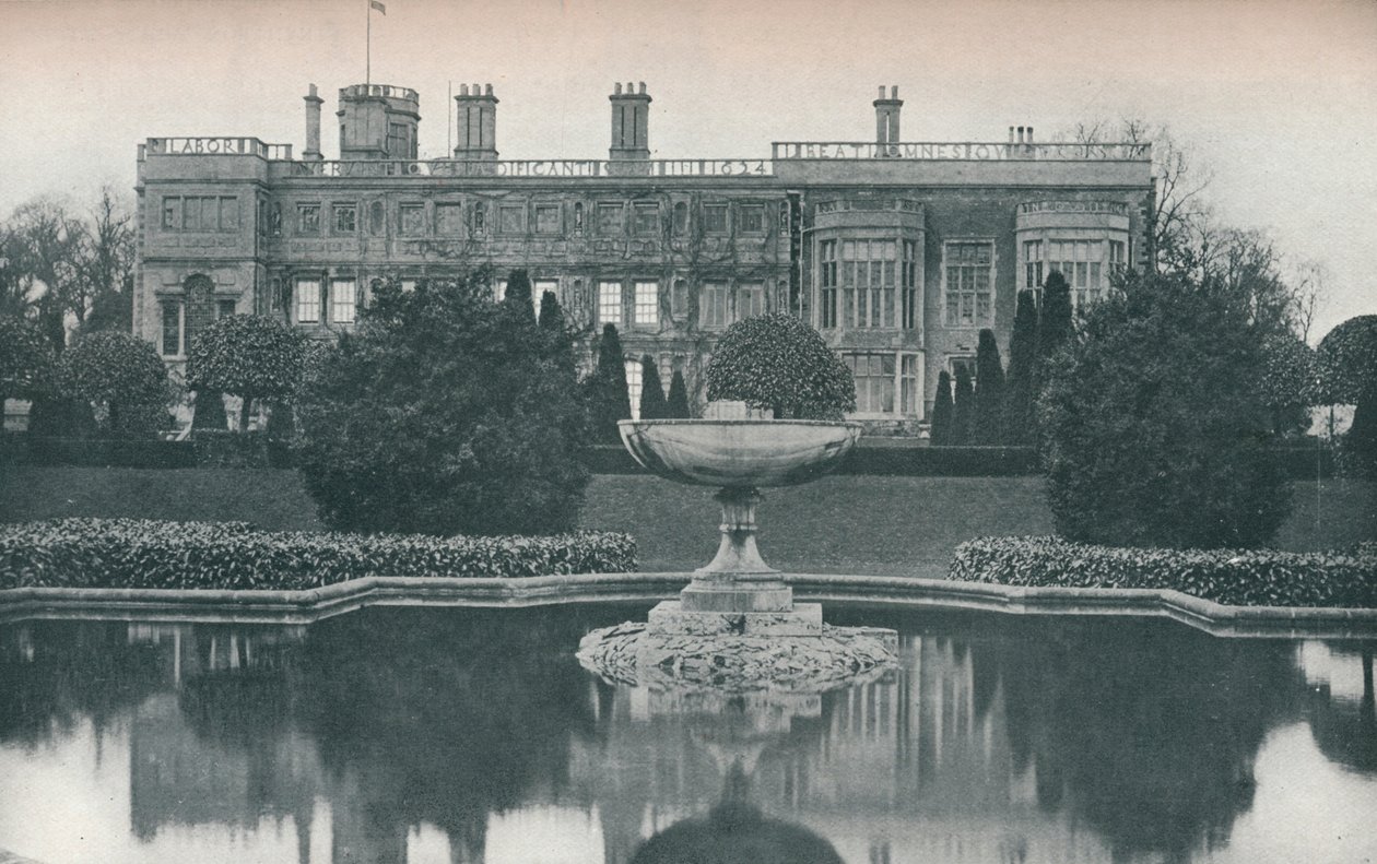 Castle Ashby, Northants: South Side, With Fountain, c1915 od Unbekannt