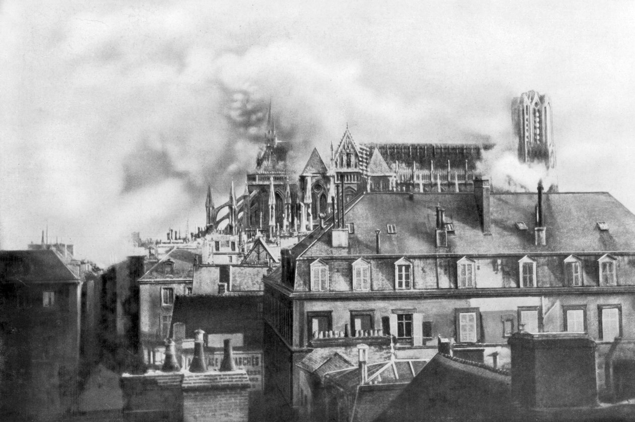 Katedrála v Remeši v plamenech z německého ostřelování, Francie, 1914 od Unbekannt