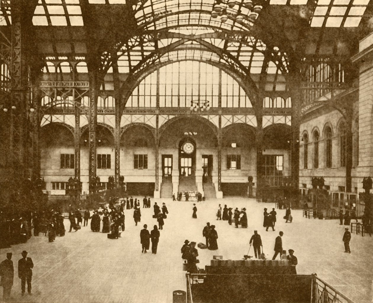 Central Hall, Pennsylvania Station, New York Pennsylvania Railroad Company, 1930. od Unbekannt