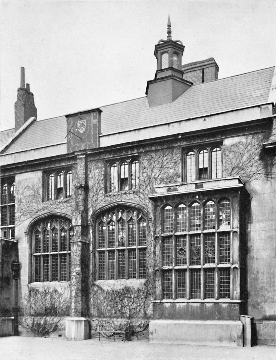 Charthouse. Exteriér Hall, s Bay, 1925 od Unbekannt