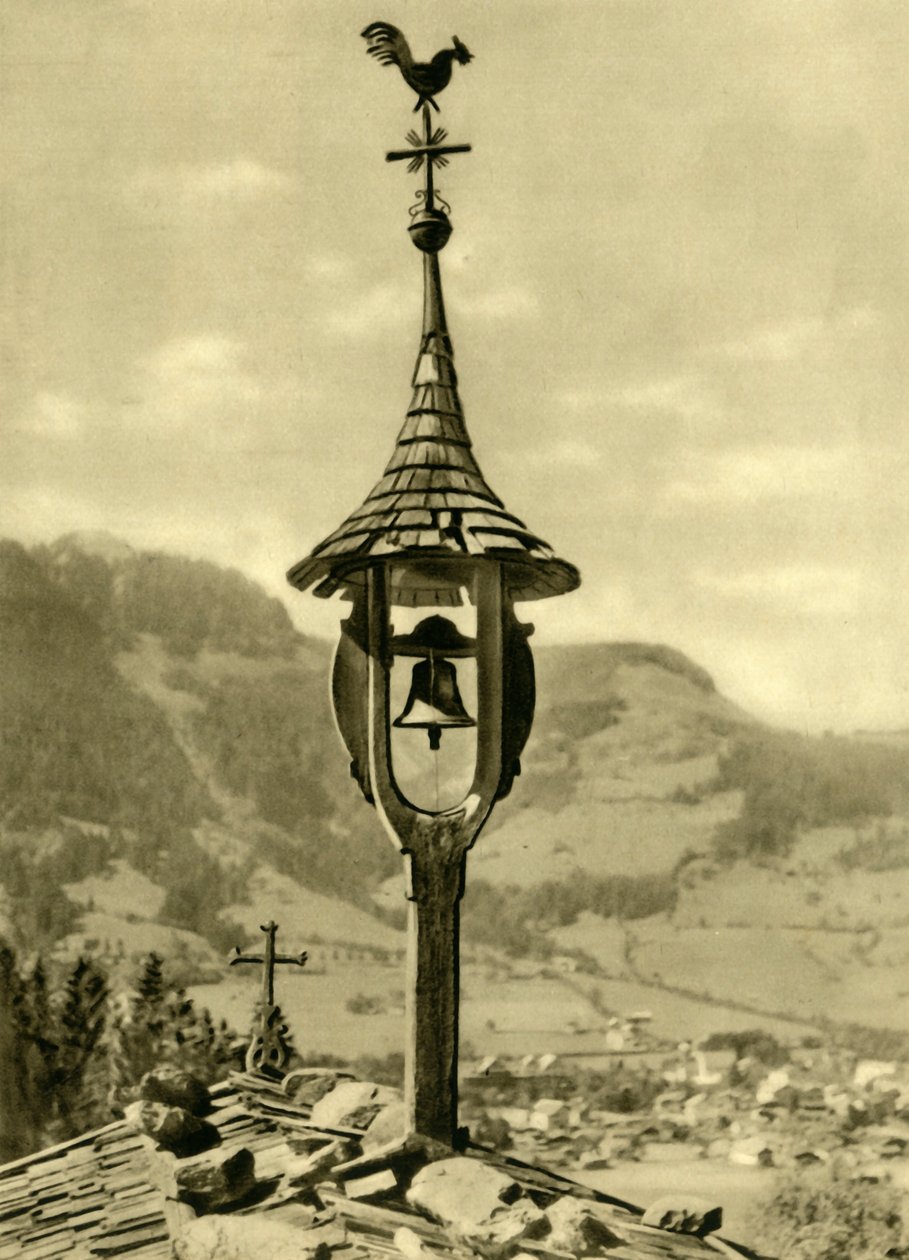 Kostelní zvon a korouhvička, Kitzbühel, Tyrolsko, Rakousko, c1935. od Unbekannt