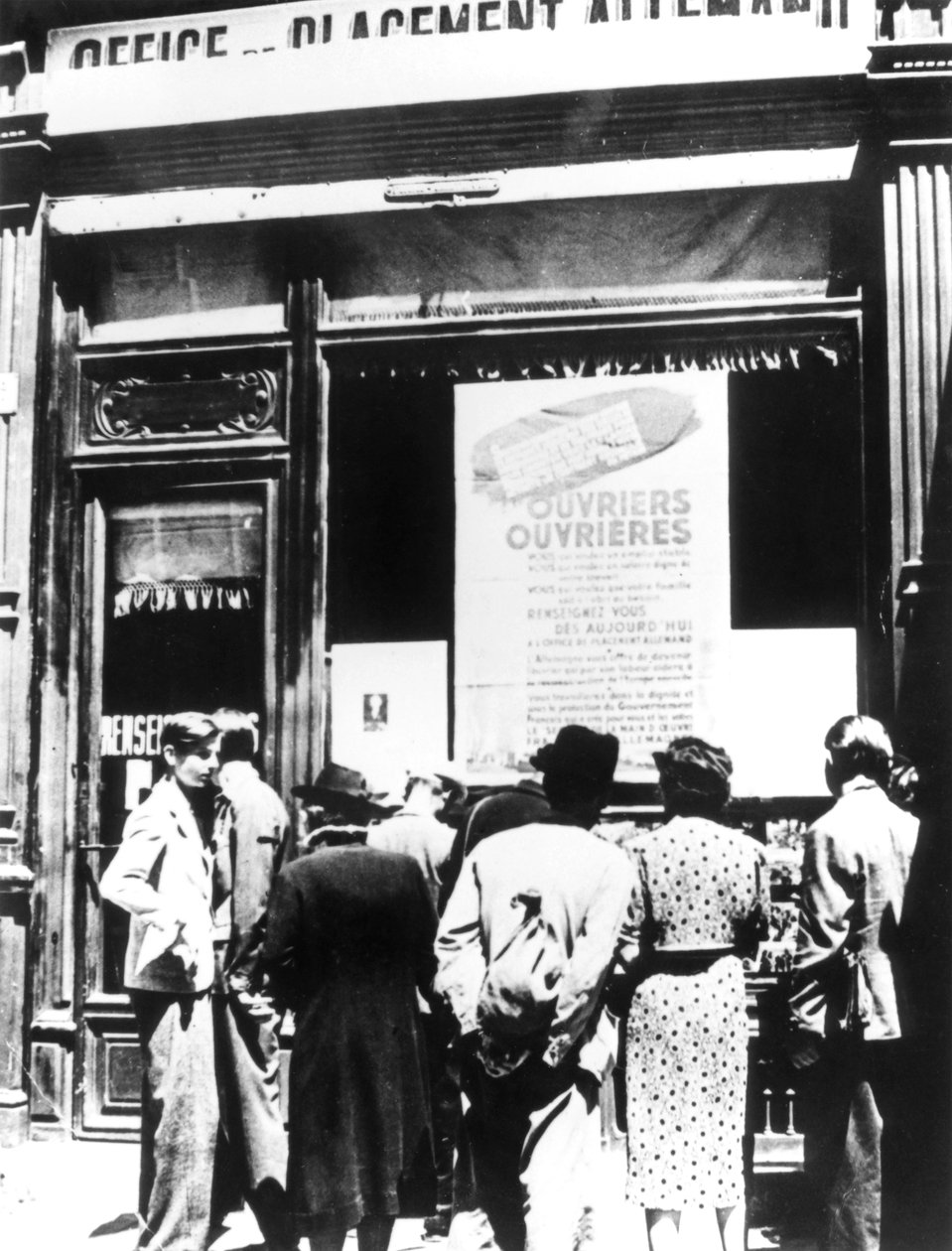 Občané Paříže mimo německý úřad pro nábor práce, 1940-1944 od Unbekannt