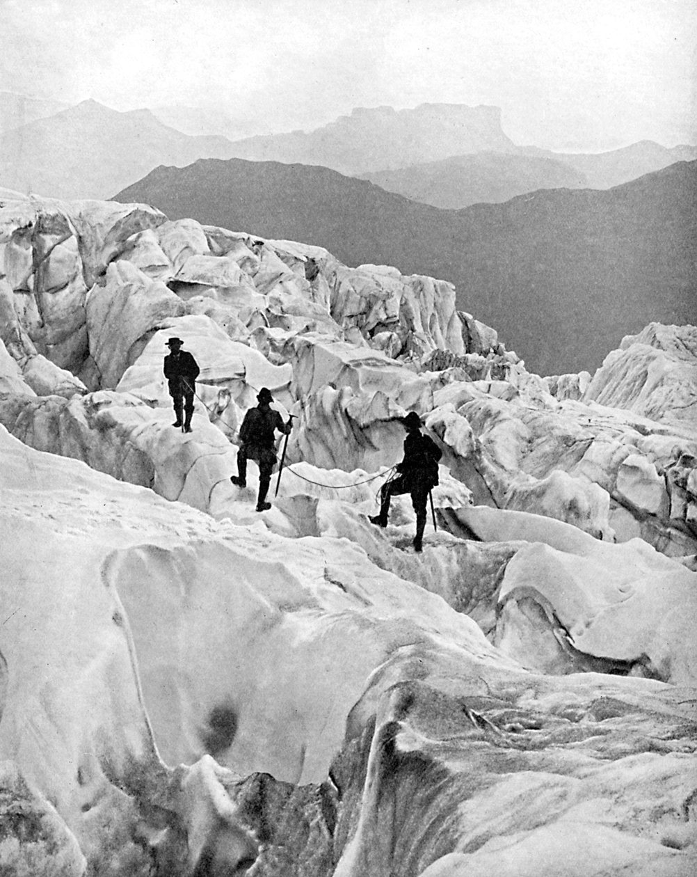 Lezení přes ledopád Bossons na cestě nahoru Mont Blanc, Švýcarsko, počátek 20. století od Unbekannt