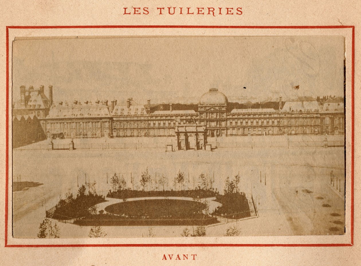 Pařížská komuna (1871): pohled na Palais des Tuileries v Paříži před požárem v květnu 1871. Fotografie Pierra Pepetita. Tisk na karton, Rozm. Rozměr 9 x 5,4 cm od Unbekannt