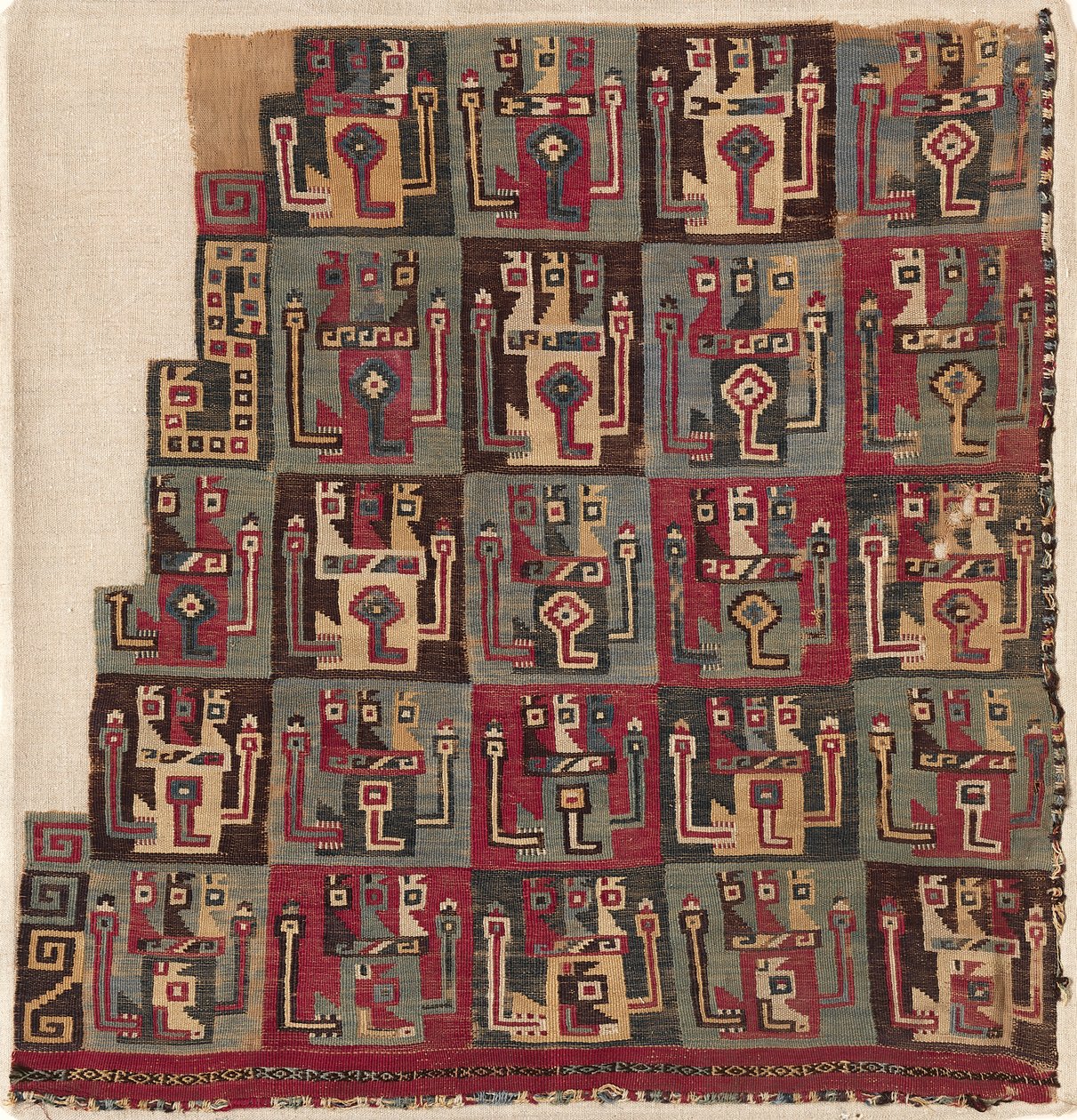 Rohový fragment, pravděpodobně z tuniky, c. 700-1100. od Unbekannt