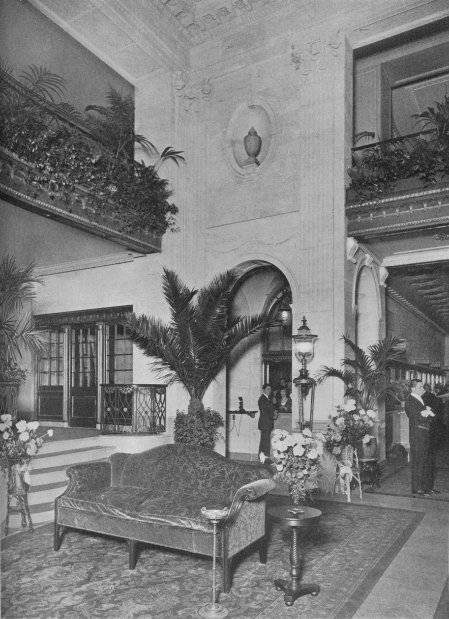 Roh hlavní haly, pohled směrem ke kanceláři, Roosevelt Hotel, New York City, 1924 od Unbekannt