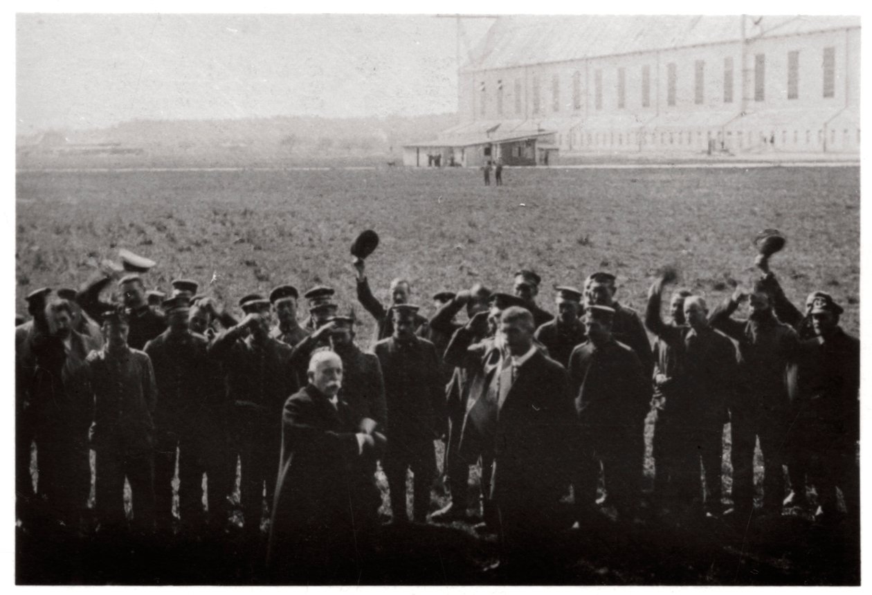 Hrabě Zeppelin pozdraven členy námořní flotily vzducholodí, Německo, 1914-1917 1933 od Unbekannt