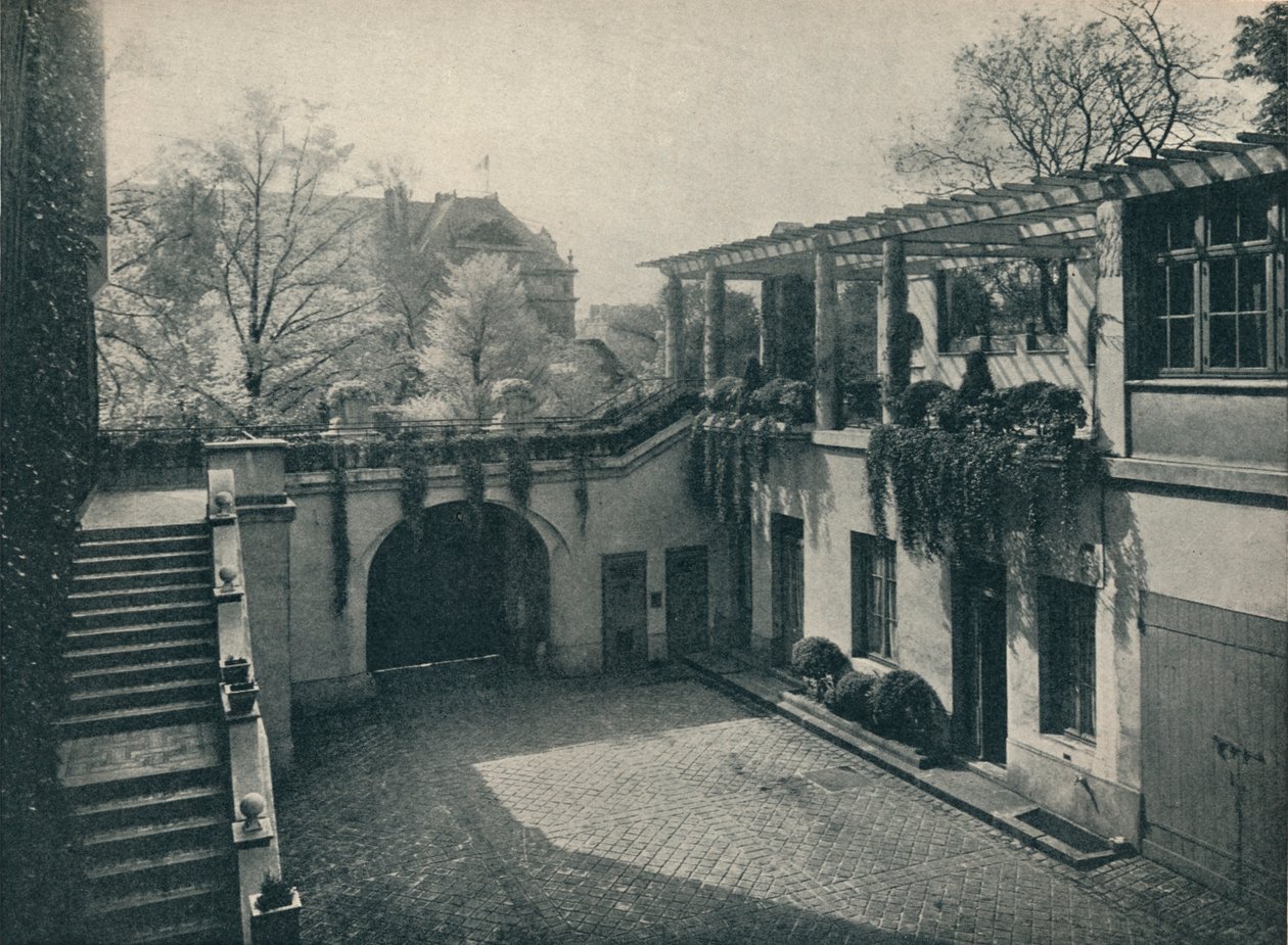 Nádvoří soukromého domu, 13 Boulevard Des Invalides, Paříž. Změny od Paula Huillarda, c1927 od Unbekannt