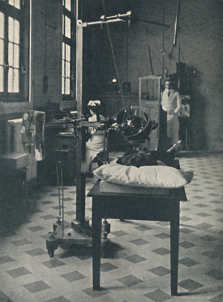 Crookes, Rontgen a Finsen - Použití úžasného rentgenového přístroje, c1925 od Unbekannt