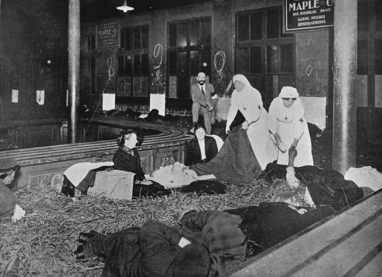 Celnice na Gare du Nord, Paříž, pomocná stanice pro francouzské uprchlíky, 1914 od Unbekannt