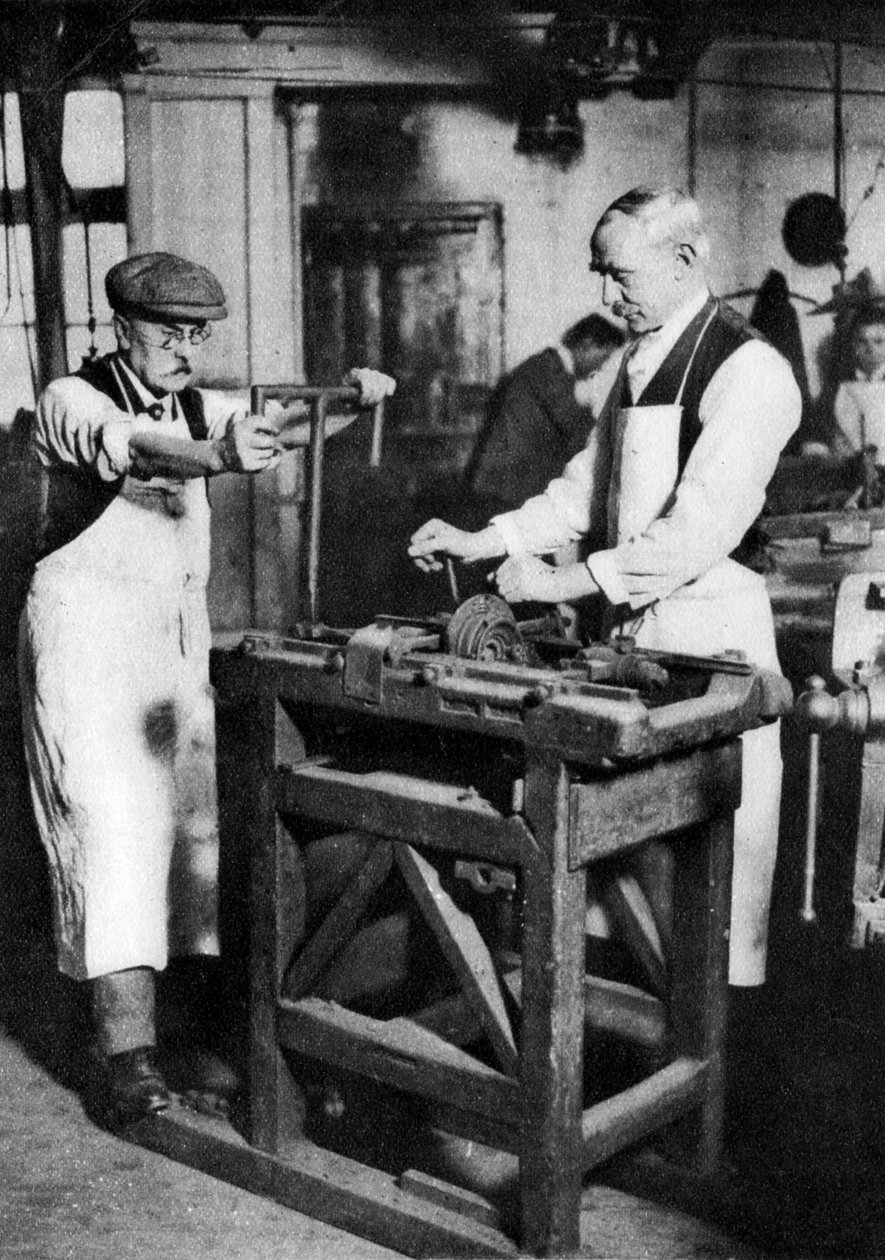 Řezání hlavně klíče, Londýn, 1926-1927 od Unbekannt