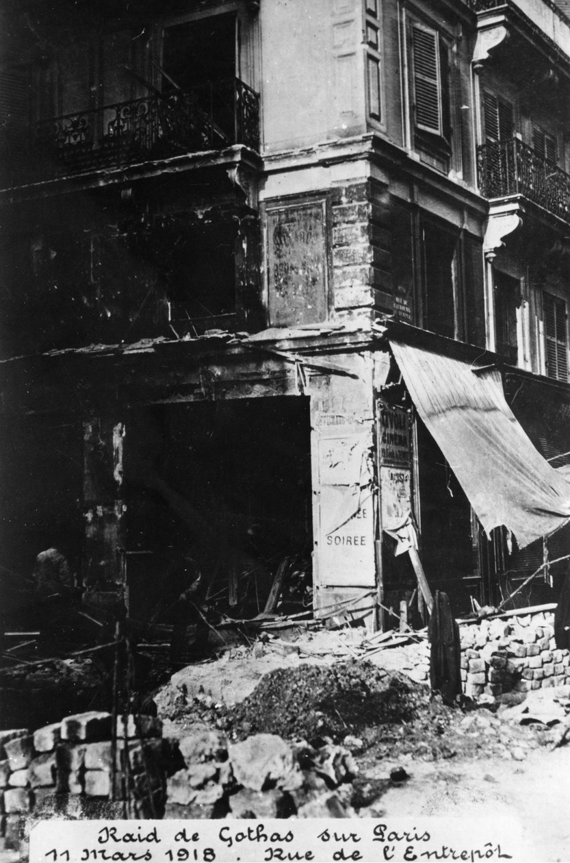 Poškození po náletu německých bombardérů Gotha, Paříž, 11. března 1918 od Unbekannt