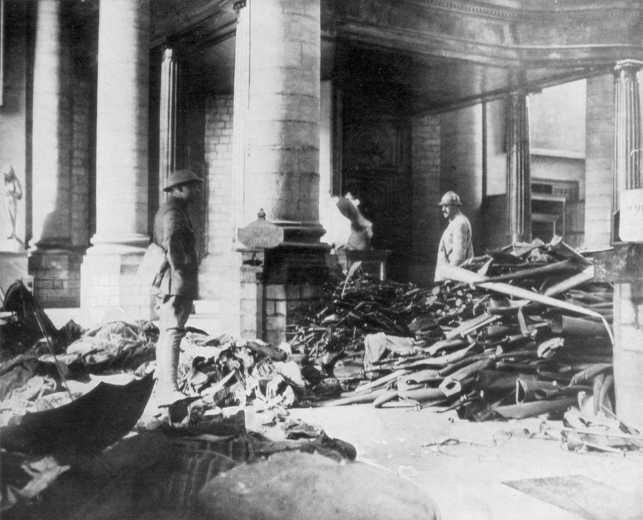 Poškození interiéru kostela Douai, Francie, 1918 od Unbekannt