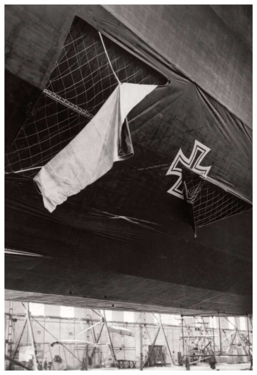 Poškozená vzducholoď německého námořnictva Zeppelin, první světová válka, 1914-1918 1933 od Unbekannt
