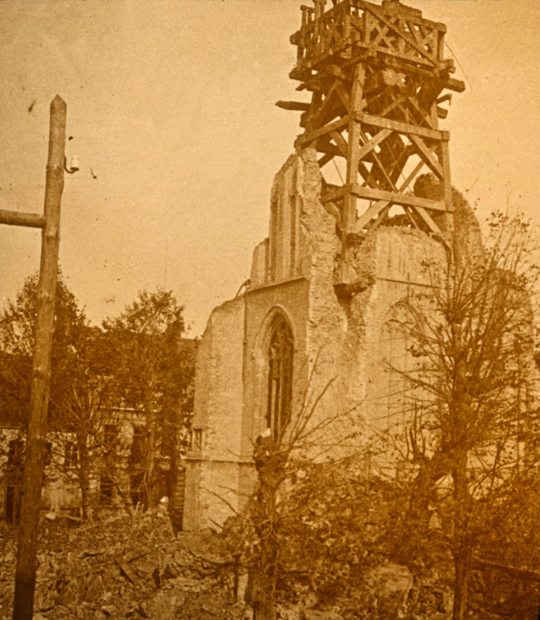 Poškozený kostel, c1914-c1918 od Unbekannt