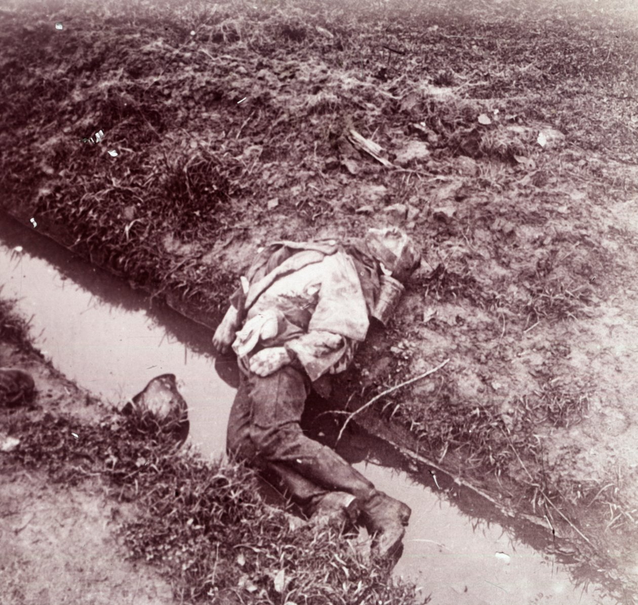 Mrtvý německý voják, Ypres, Flandry, Belgie, c1914-c1918 od Unbekannt