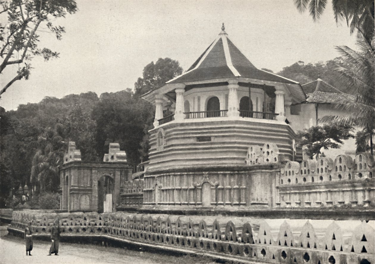 Chrám posvátného zubu Buddhy v Kandy, 1926. od Unbekannt