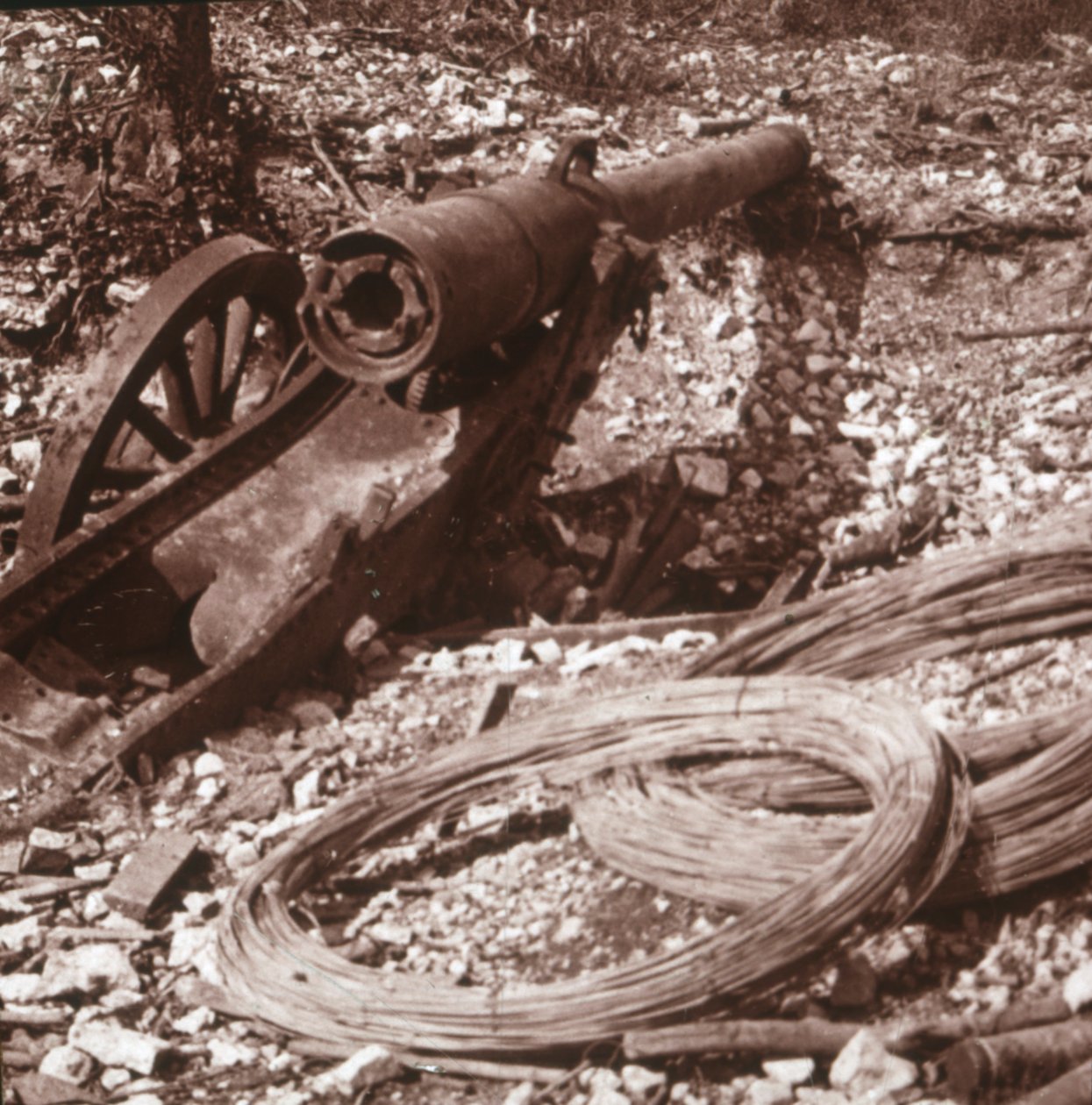 Zničeno dělo 155, c1917-c1918 od Unbekannt