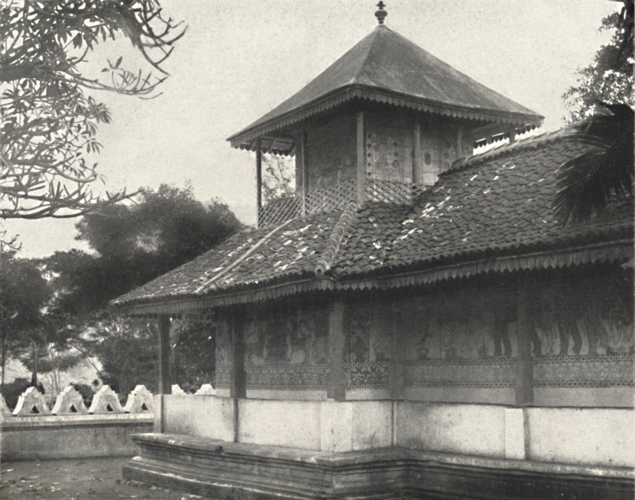 Dewale viz deska 58 na Dagobě posvátného zubu v Kandy, 1926 od Unbekannt