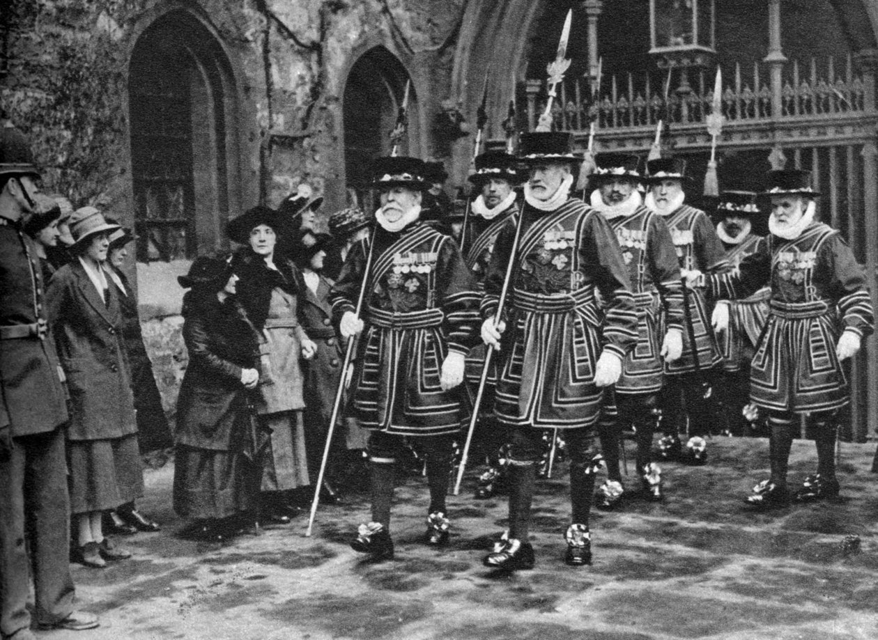 Distribuce Maundy Money od Yeomen Warders, Tower of London, 1926-1927 od Unbekannt