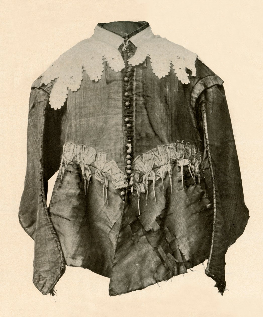 Dubleta z černého hedvábí zdobená hroty galonu se stříbrnými aiglety, 17. století, 1937. od Unbekannt