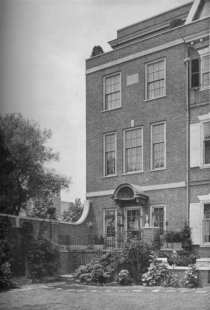 Východní průčelí s terasou a zahradní branou, dům paní WK Vanderbilt, New York City, 1924 od Unbekannt