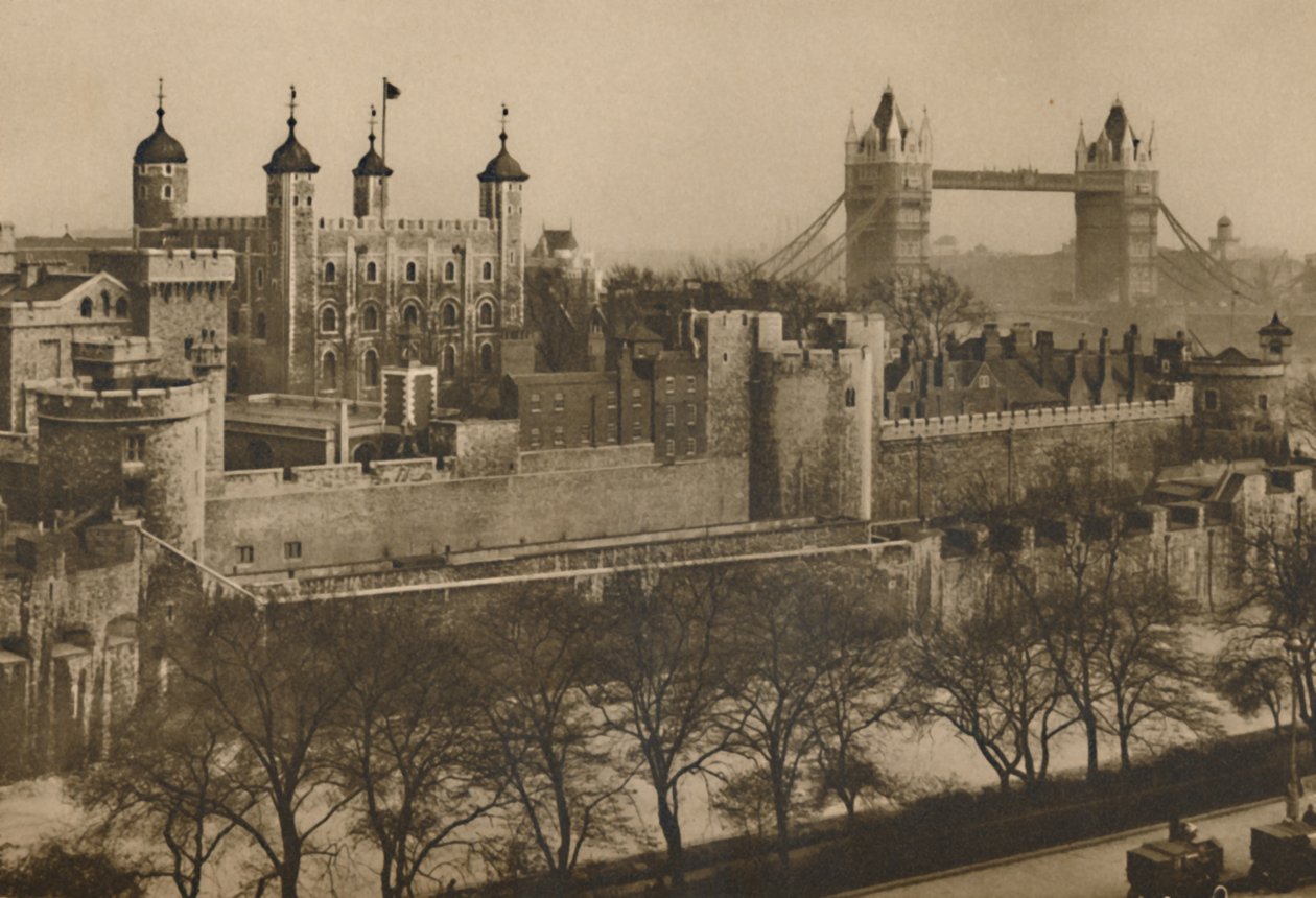 Opevněné hradby Tower of London Vidět úroveň na úrovni z vysokých skladů Tower Hill od Unbekannt