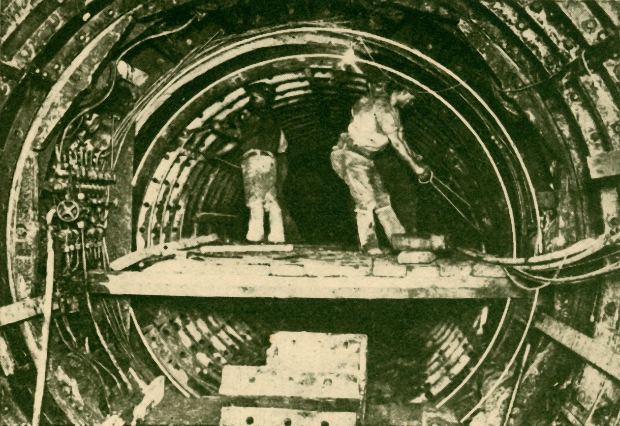 Rozšíření tunelů na městské a jižní londýnské železnici, ukazující nový a starý průměr, 1930. od Unbekannt