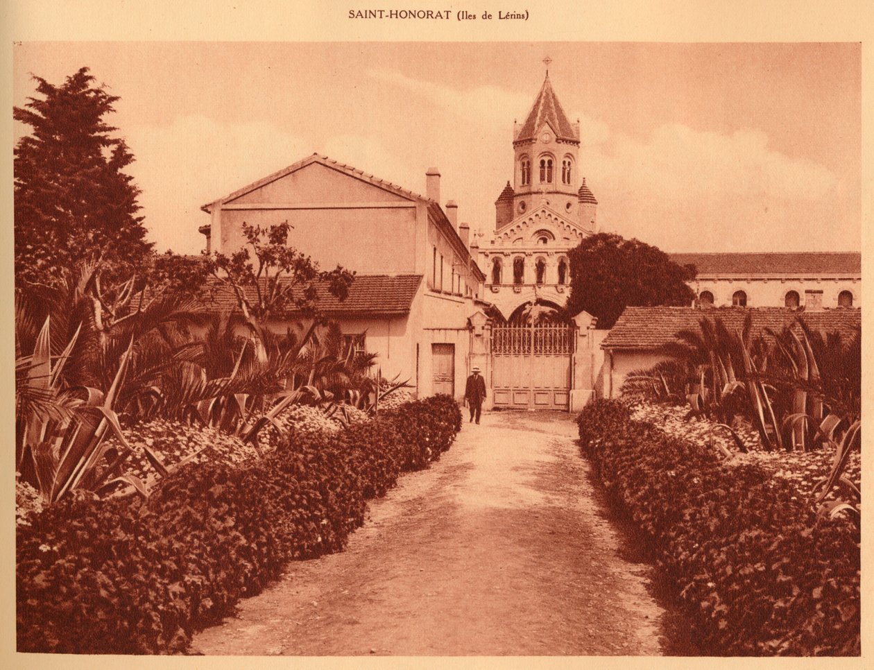 Vchod do kláštera, Saint-Honorat, 1930. od Unbekannt