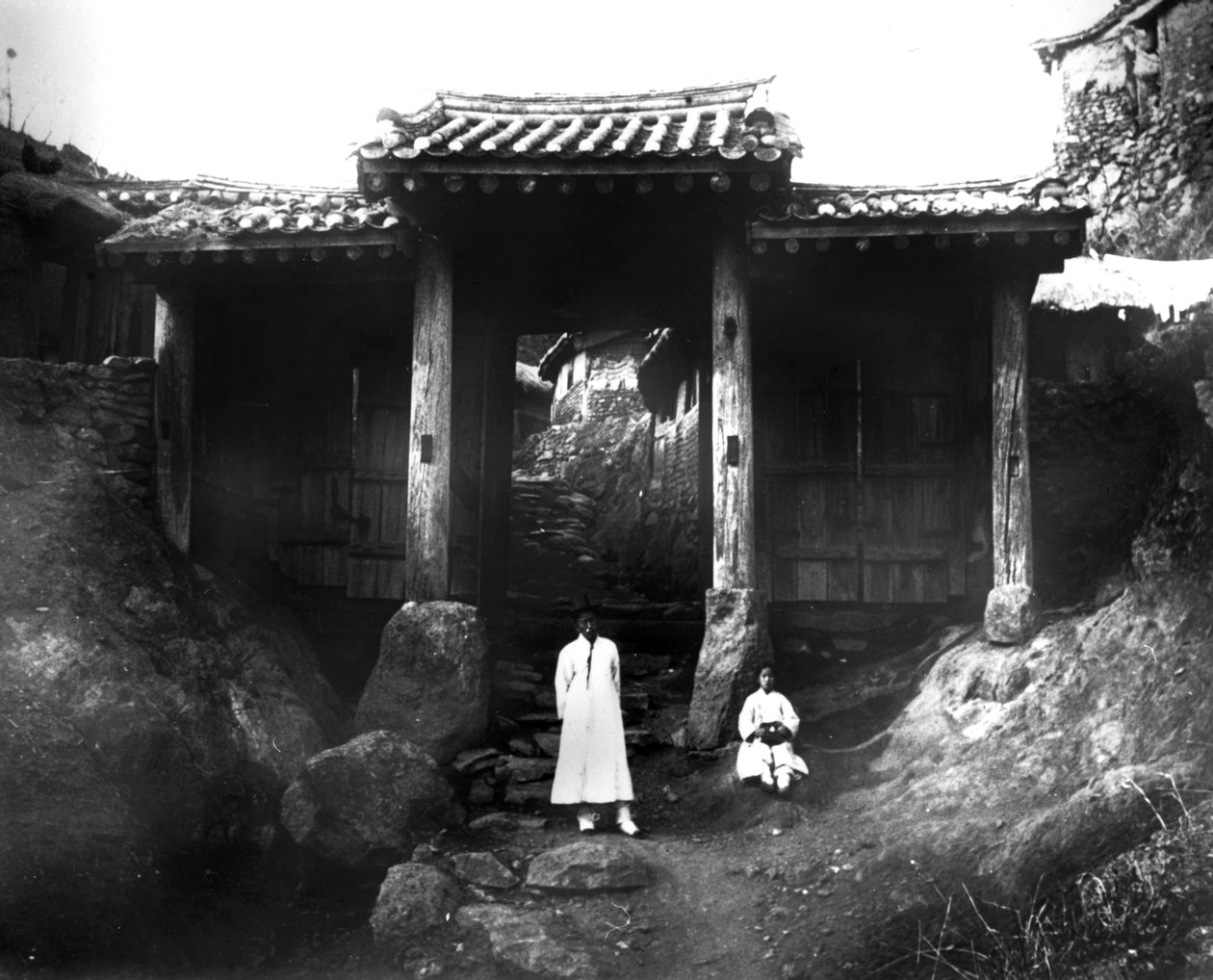 Vchod do vesnice, Korea, 1900 od Unbekannt